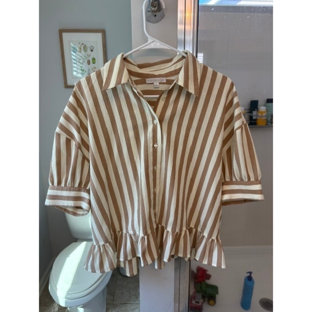 Design History Women's L Tan Ivory Striped Textured Ruffle Hem Button Up Top